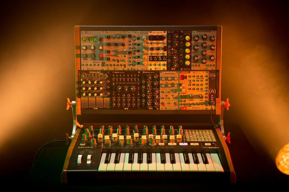 Arturia MiniBrute 2 - Analog Synthesizer / Noir Edition | Sesçi Baba